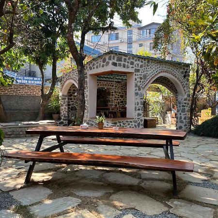 Gaurishankar Backpackers Hostel โพคารา ภายนอก รูปภาพ