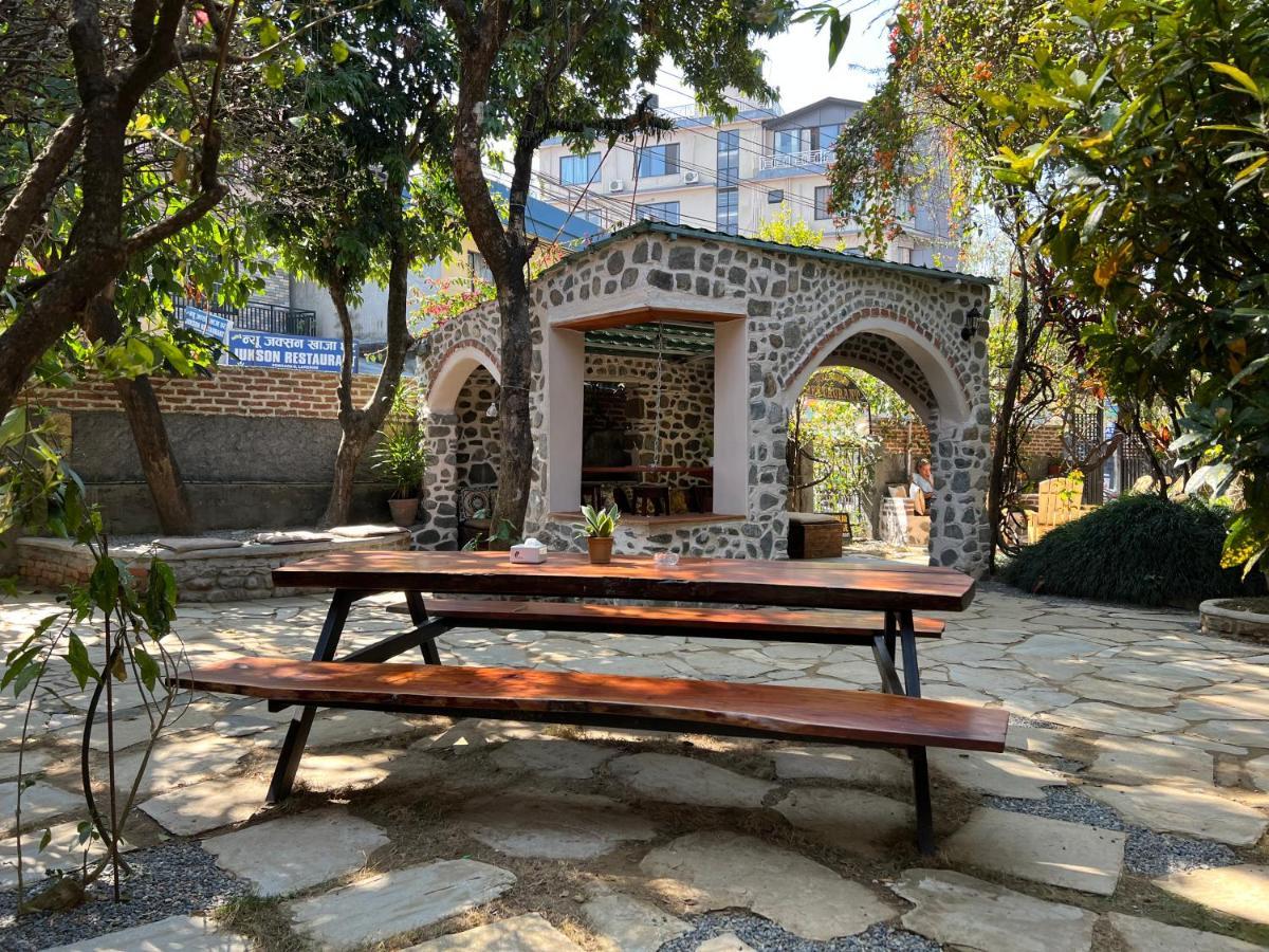 Gaurishankar Backpackers Hostel โพคารา ภายนอก รูปภาพ