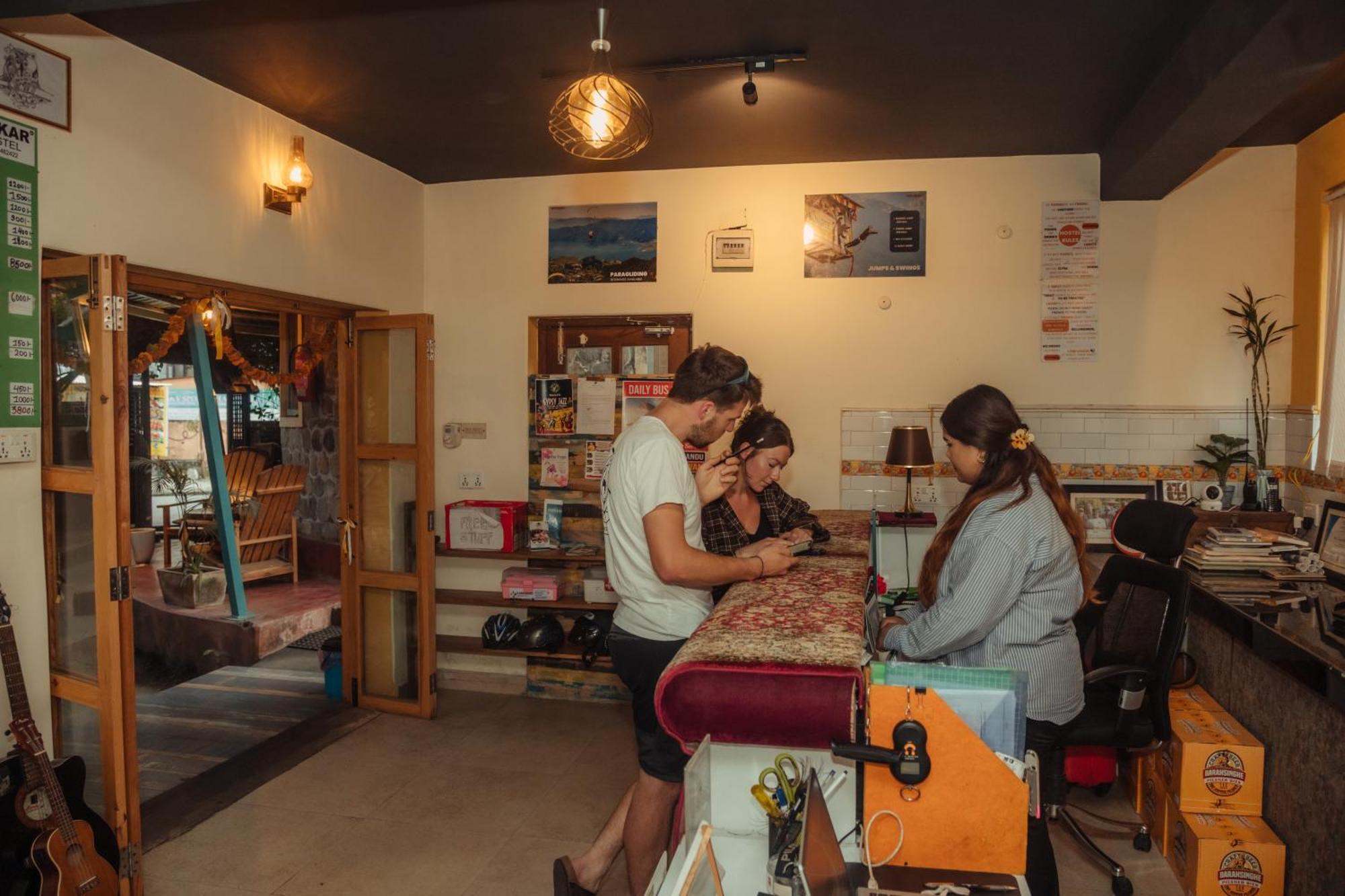 Gaurishankar Backpackers Hostel โพคารา ภายนอก รูปภาพ