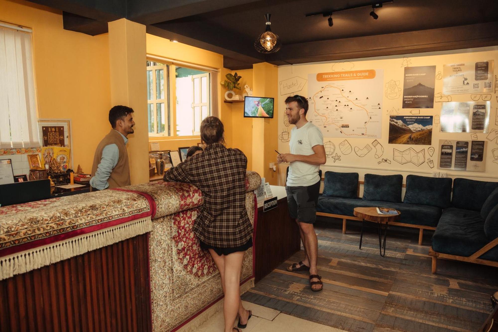 Gaurishankar Backpackers Hostel โพคารา ภายนอก รูปภาพ