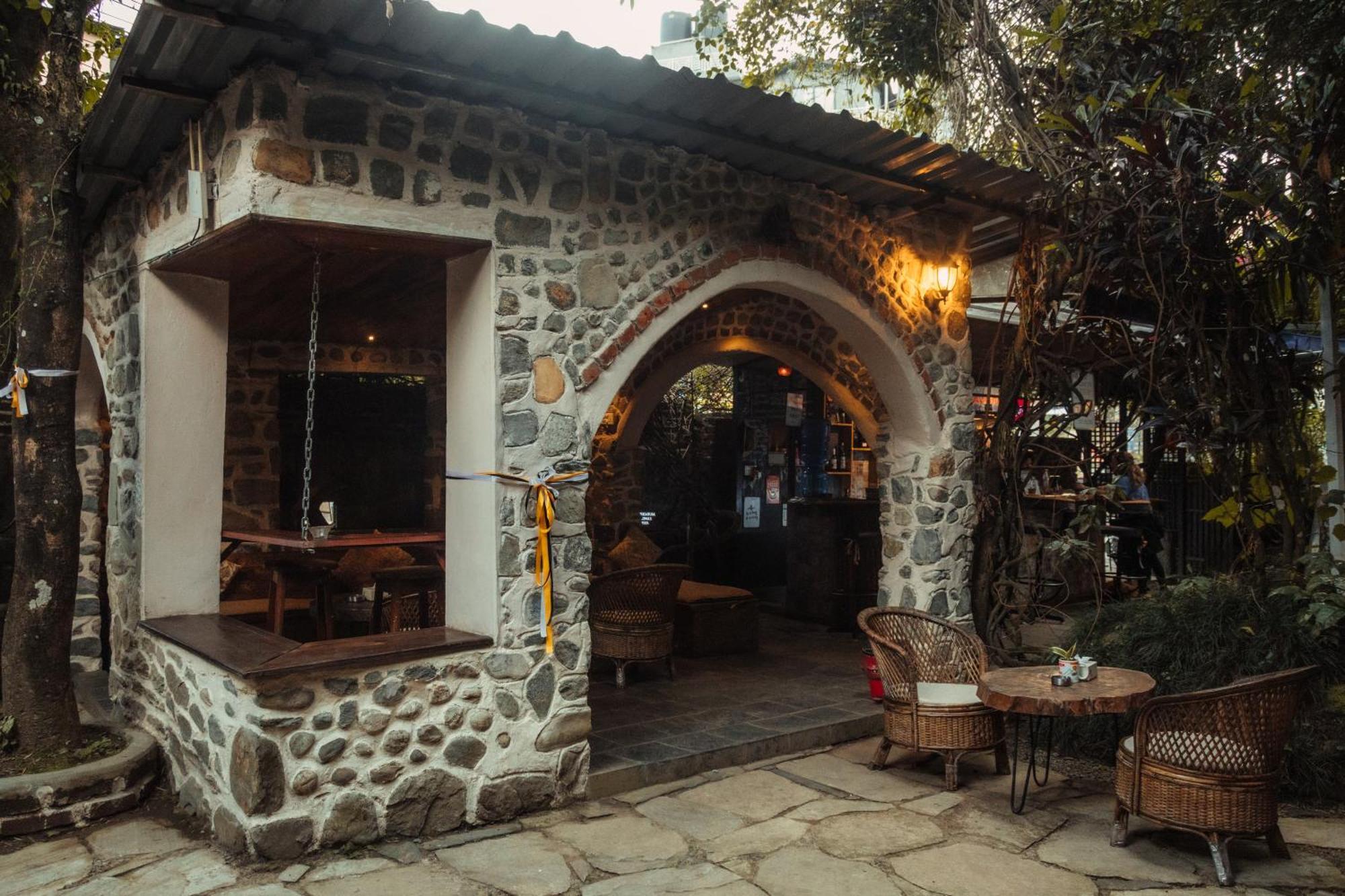 Gaurishankar Backpackers Hostel โพคารา ภายนอก รูปภาพ