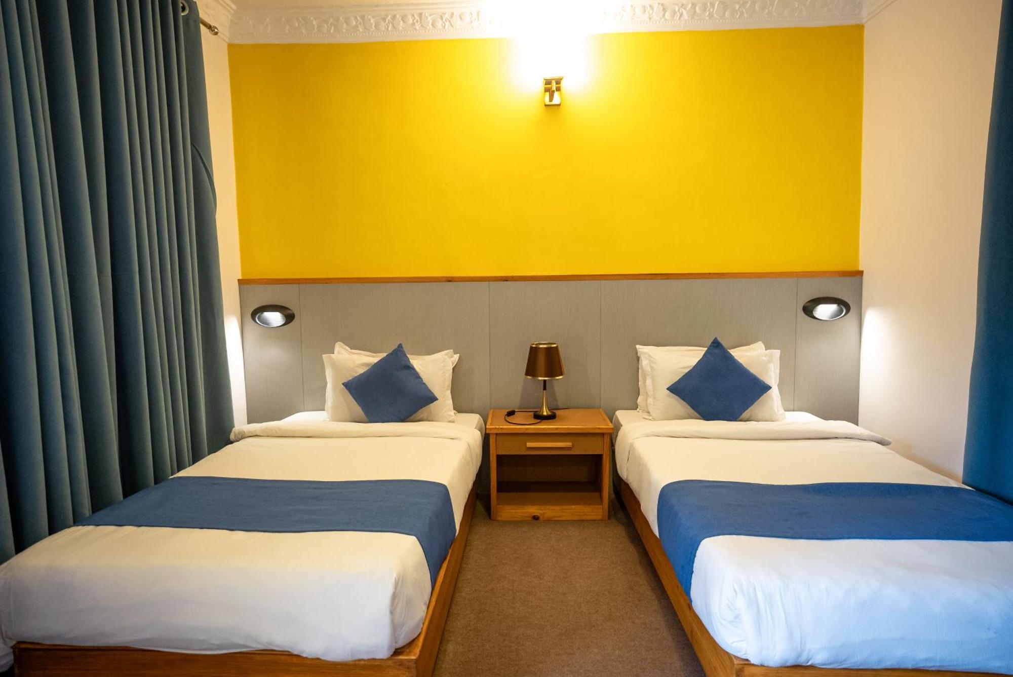 Gaurishankar Backpackers Hostel โพคารา ภายนอก รูปภาพ