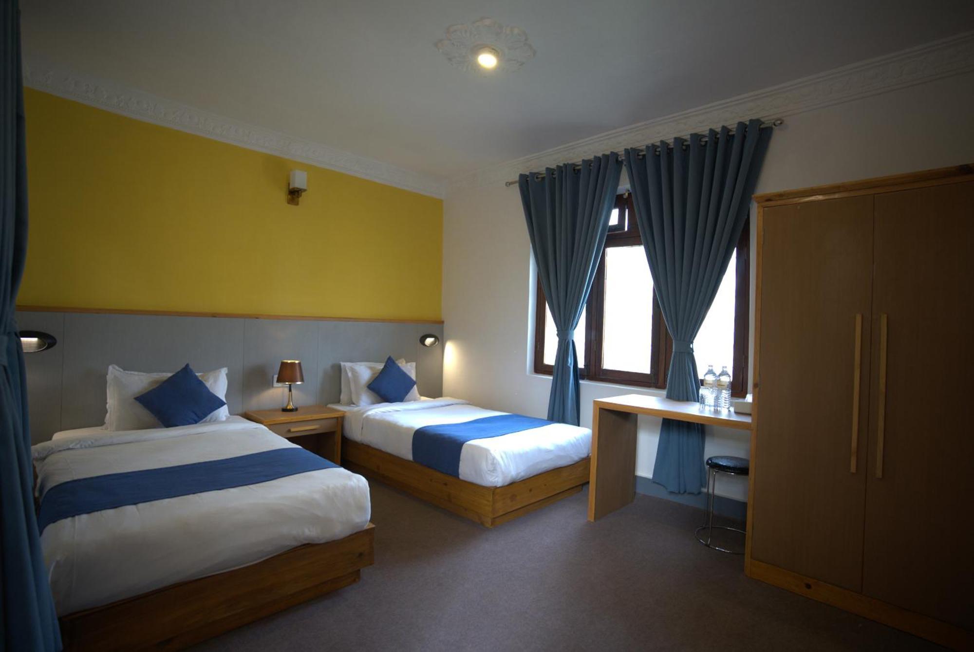 Gaurishankar Backpackers Hostel โพคารา ภายนอก รูปภาพ
