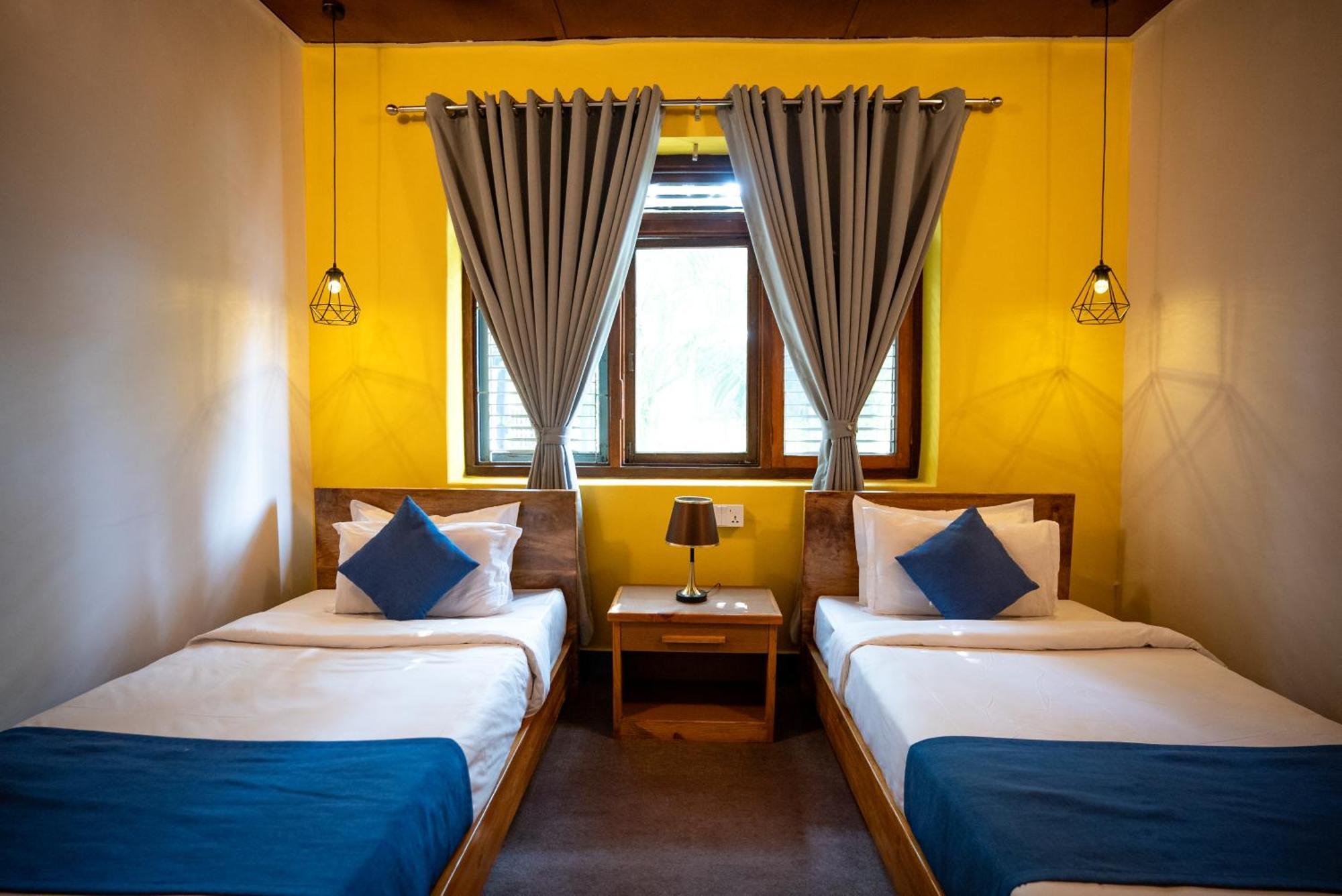 Gaurishankar Backpackers Hostel โพคารา ภายนอก รูปภาพ