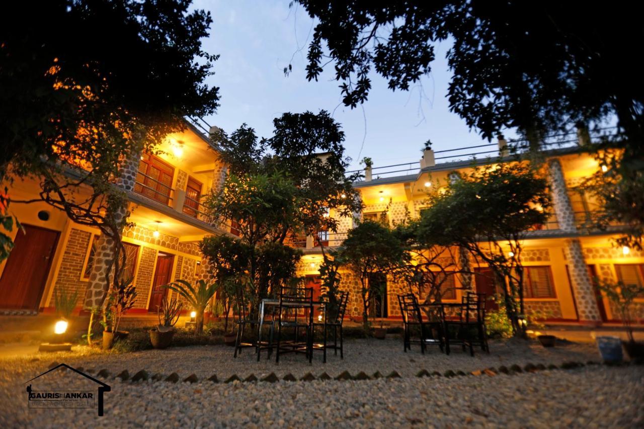 Gaurishankar Backpackers Hostel โพคารา ภายนอก รูปภาพ