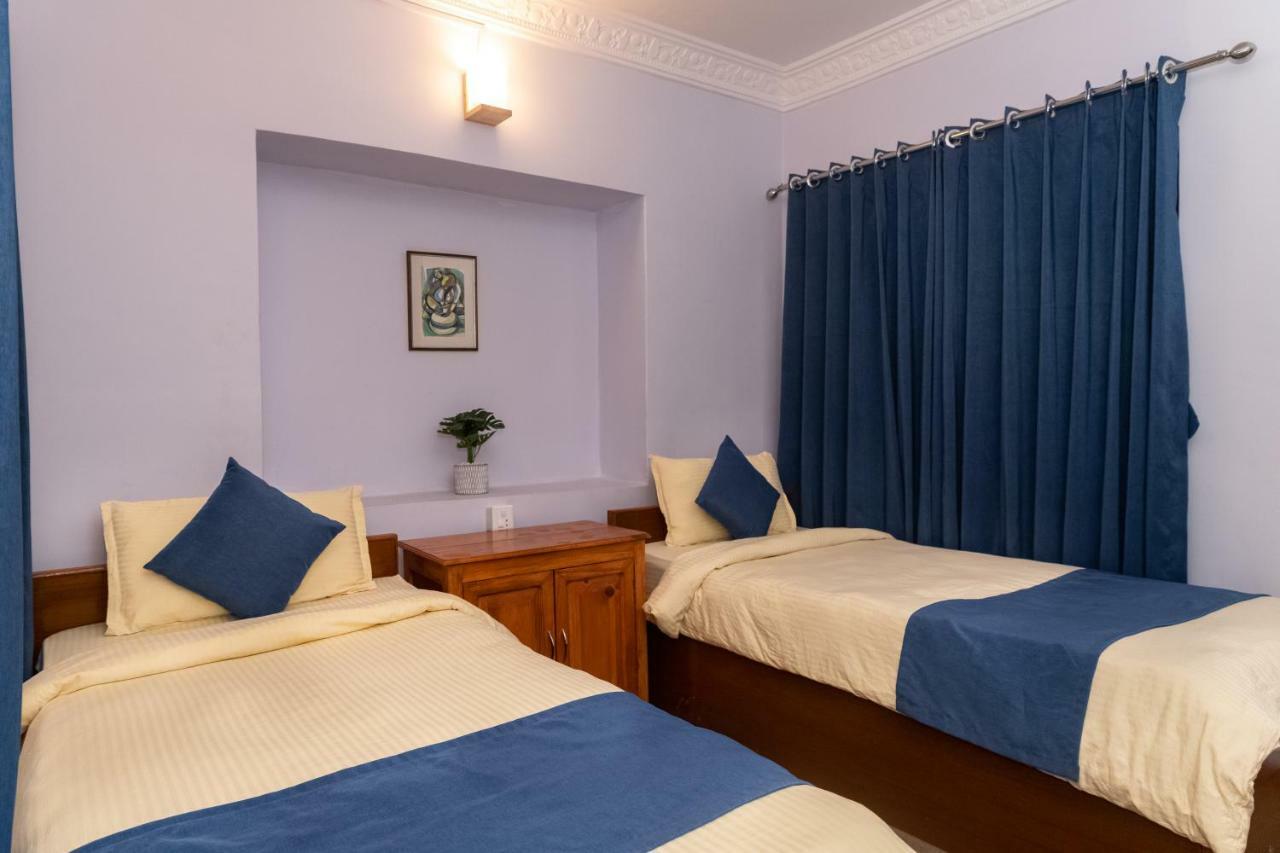 Gaurishankar Backpackers Hostel โพคารา ภายนอก รูปภาพ