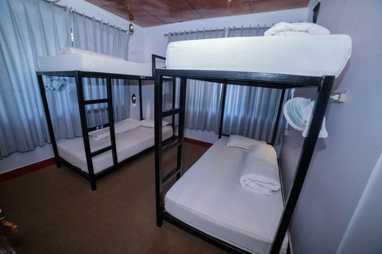 Gaurishankar Backpackers Hostel โพคารา ภายนอก รูปภาพ