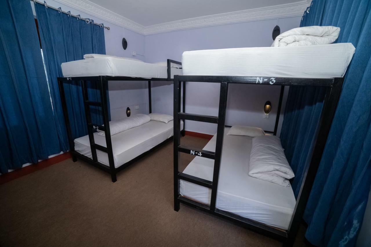 Gaurishankar Backpackers Hostel โพคารา ภายนอก รูปภาพ