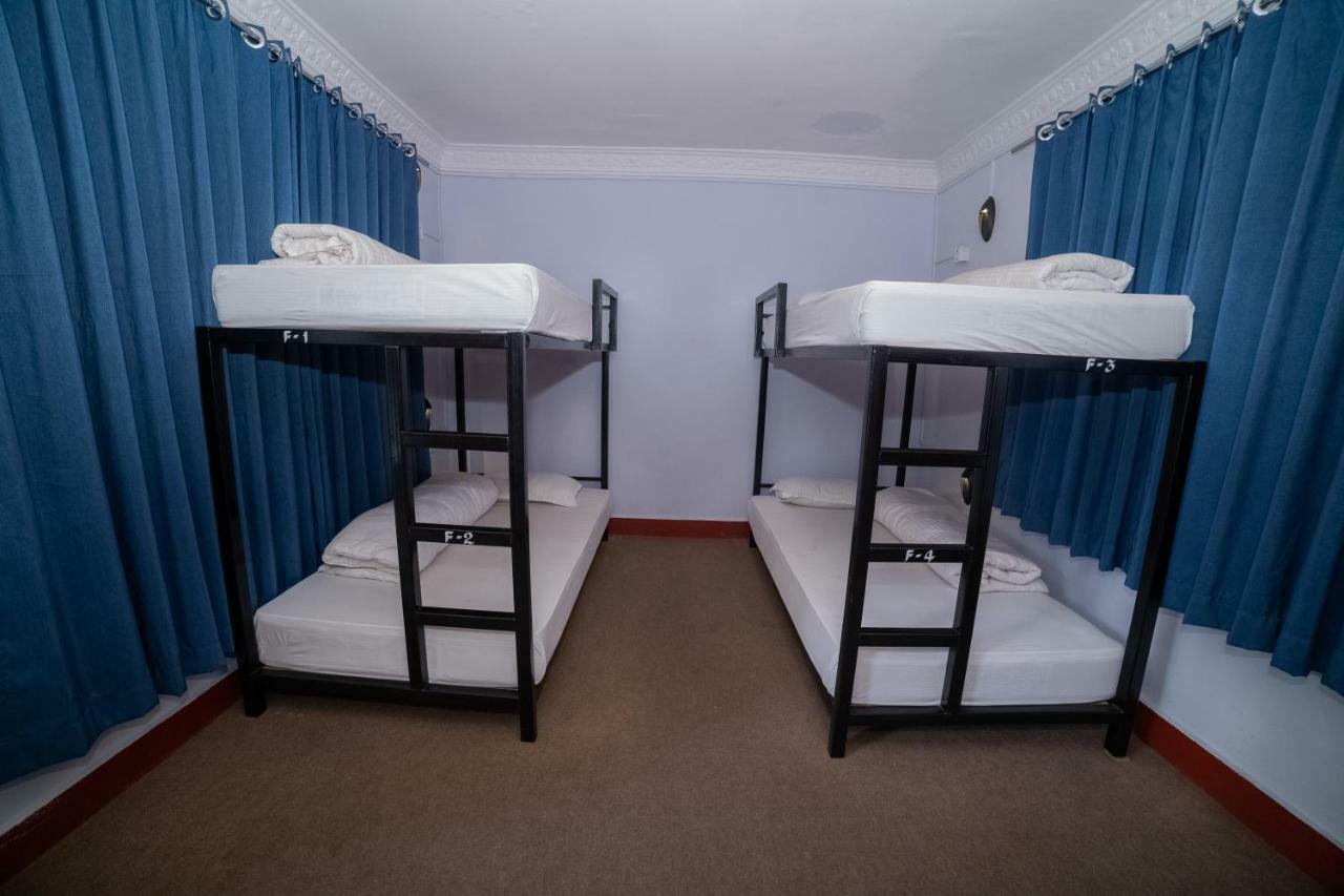 Gaurishankar Backpackers Hostel โพคารา ภายนอก รูปภาพ