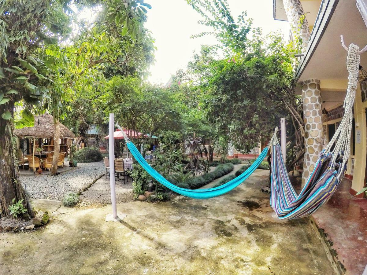 Gaurishankar Backpackers Hostel โพคารา ภายนอก รูปภาพ