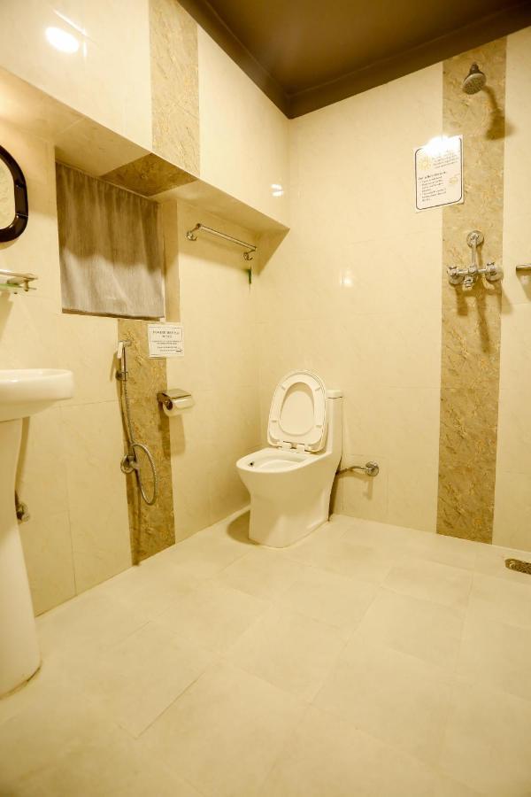 Gaurishankar Backpackers Hostel โพคารา ภายนอก รูปภาพ