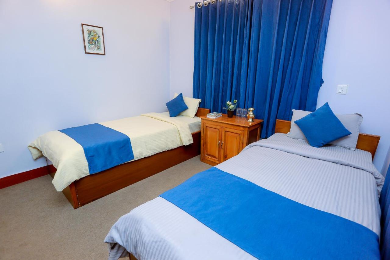 Gaurishankar Backpackers Hostel โพคารา ภายนอก รูปภาพ