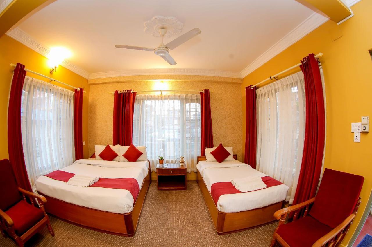 Gaurishankar Backpackers Hostel โพคารา ภายนอก รูปภาพ