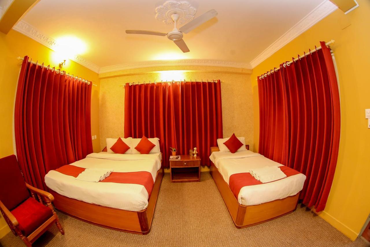 Gaurishankar Backpackers Hostel โพคารา ภายนอก รูปภาพ