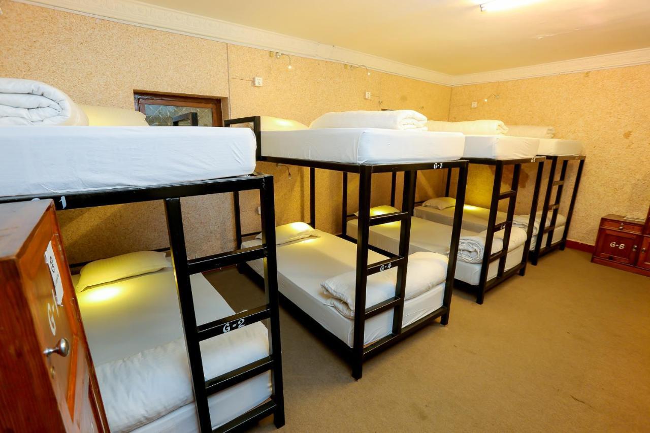 Gaurishankar Backpackers Hostel โพคารา ภายนอก รูปภาพ
